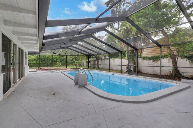 5627 OAKLAND DRIVE, Tampa, FL 33617