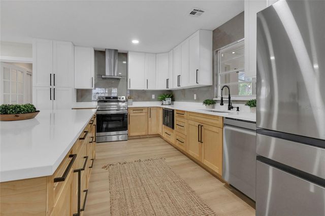 5627 OAKLAND DRIVE, Tampa, FL 33617