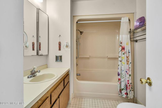 7 Joyce Court, Tinton Falls, NJ 07724