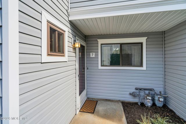 7 Joyce Court, Tinton Falls, NJ 07724