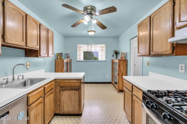 7 Joyce Court, Tinton Falls, NJ 07724