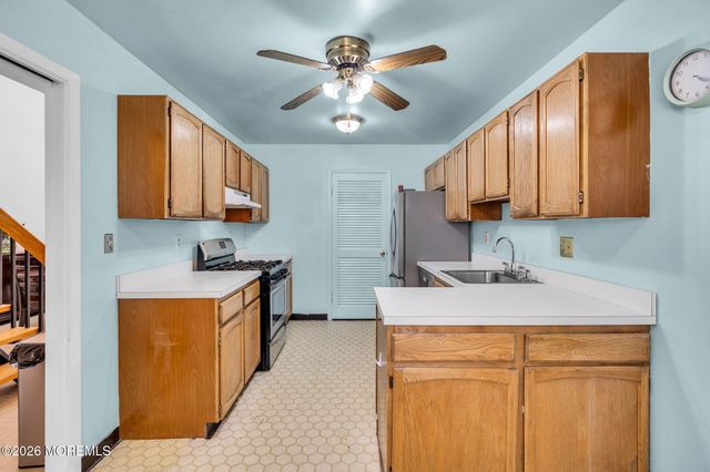 7 Joyce Court, Tinton Falls, NJ 07724