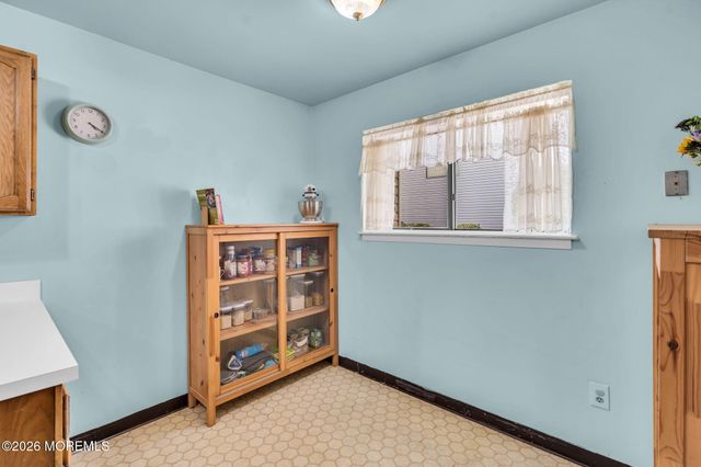 7 Joyce Court, Tinton Falls, NJ 07724
