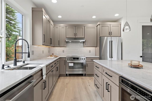 23706 84th Avenue W, Edmonds, WA 98026