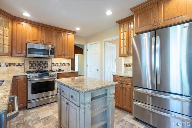 709 Rolfe Drive, St Louis, MO 63122