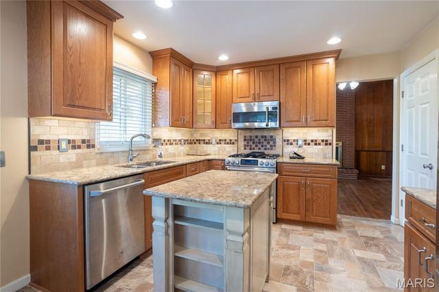 709 Rolfe Drive, St Louis, MO 63122