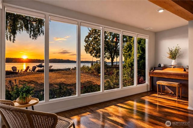 78 Point Fosdick Drive NW, Gig Harbor, WA 98335