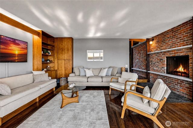 78 Point Fosdick Drive NW, Gig Harbor, WA 98335
