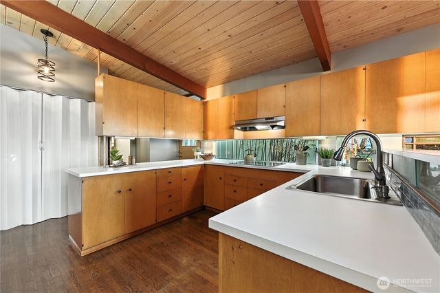 78 Point Fosdick Drive NW, Gig Harbor, WA 98335