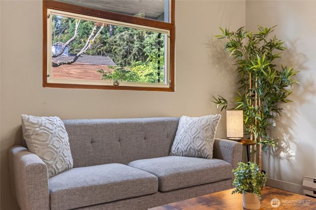 78 Point Fosdick Drive NW, Gig Harbor, WA 98335