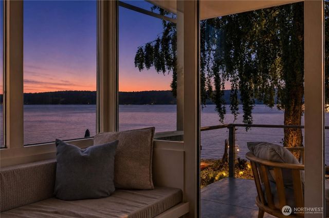 78 Point Fosdick Drive NW, Gig Harbor, WA 98335