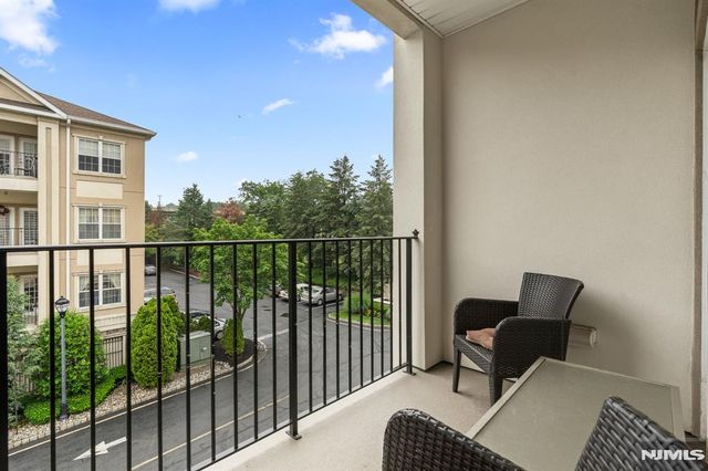 9203 Ravenscroft Road, Clifton, NJ 07013