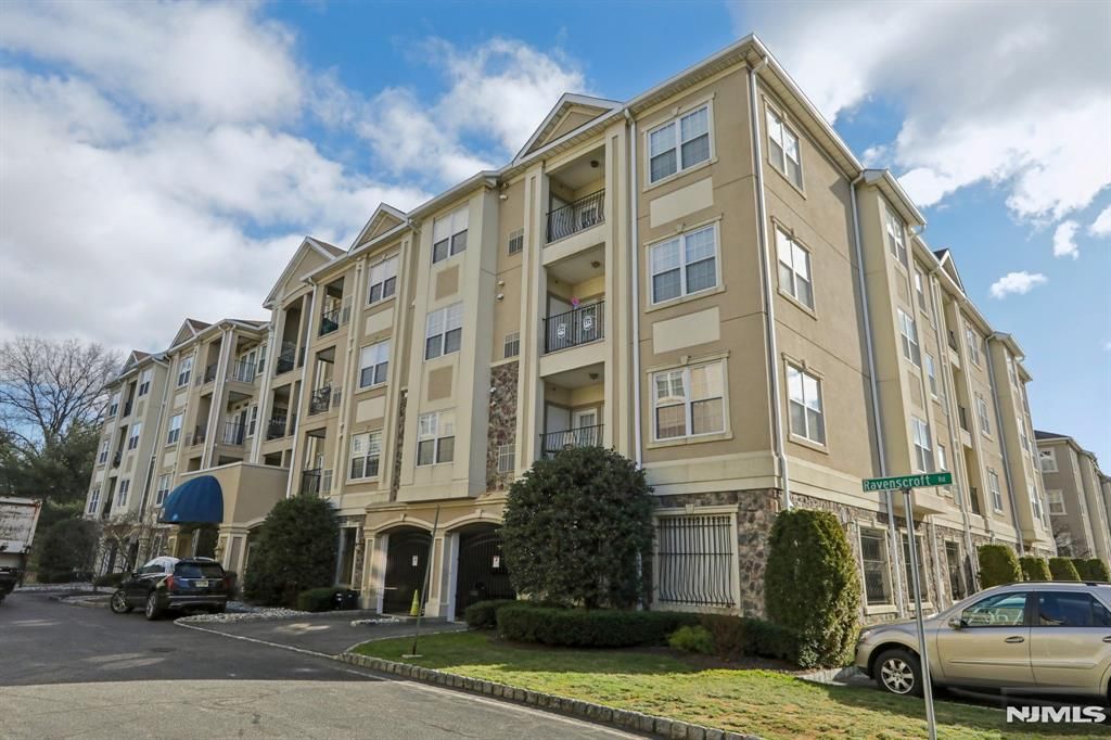 9203 Ravenscroft Road, Clifton, NJ 07013