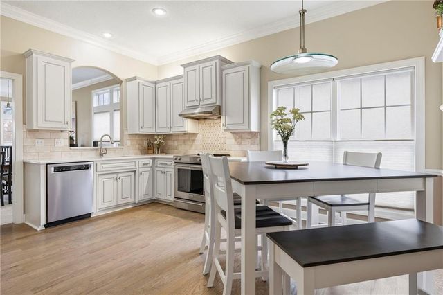 15707 Marty Lane, Overland Park, KS 66223