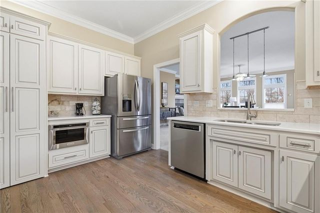 15707 Marty Lane, Overland Park, KS 66223