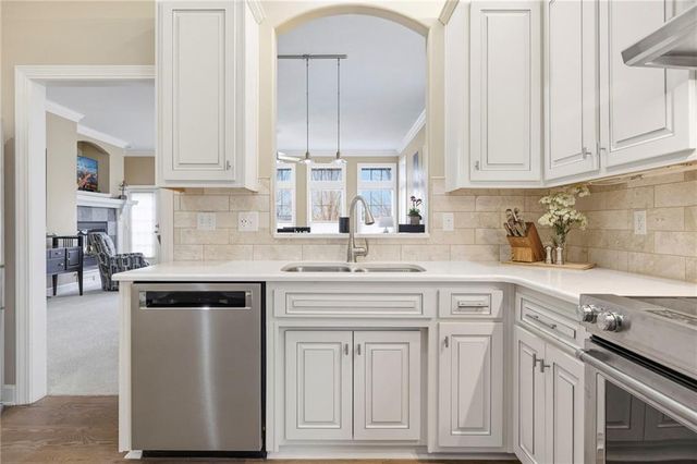 15707 Marty Lane, Overland Park, KS 66223