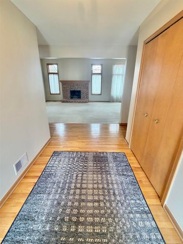 48401 Valley Forge Dr Drive, Macomb, MI 48044