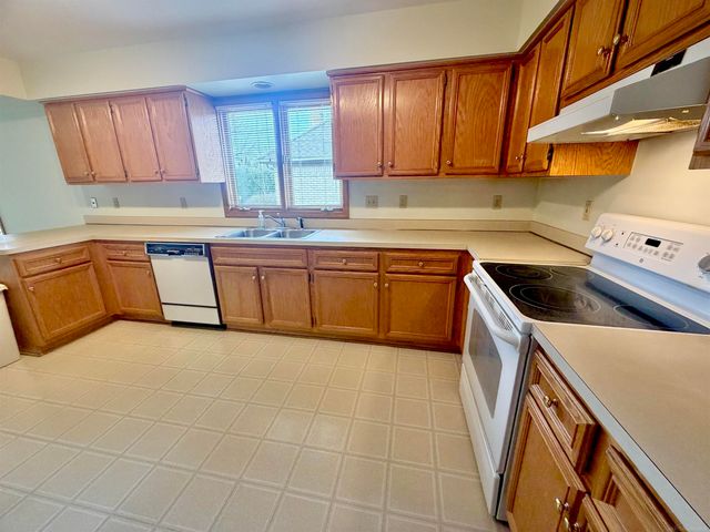 48401 Valley Forge Dr Drive, Macomb, MI 48044