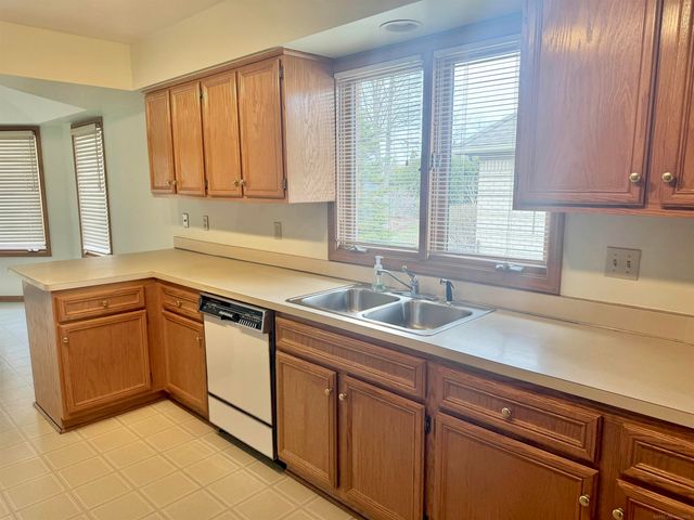 48401 Valley Forge Dr Drive, Macomb, MI 48044