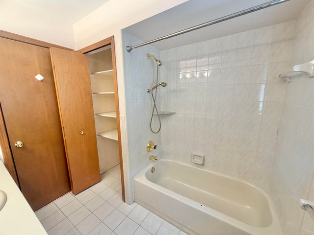 48401 Valley Forge Dr Drive, Macomb, MI 48044