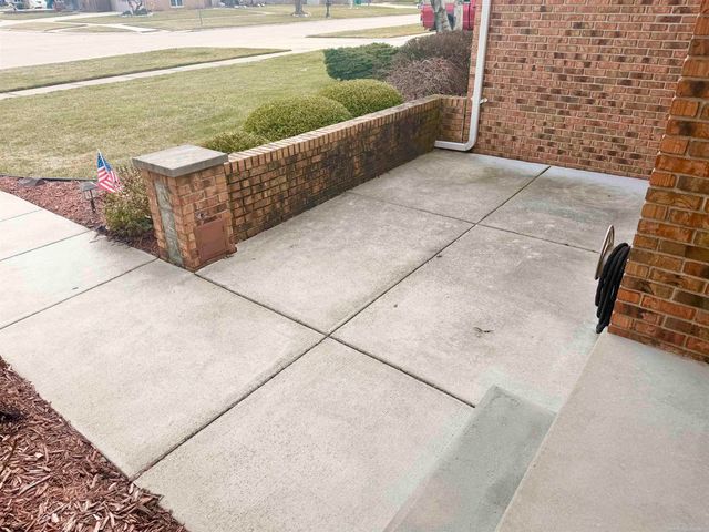 48401 Valley Forge Dr Drive, Macomb, MI 48044