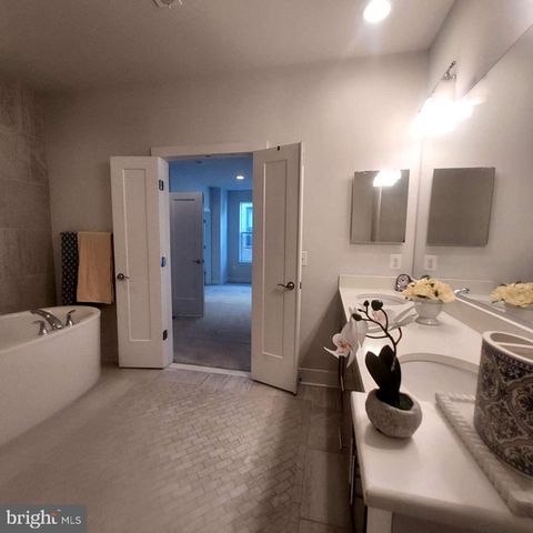 932 KING FARM BLVD, Rockville, MD 20850