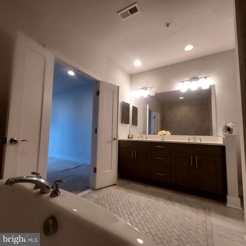 932 KING FARM BLVD, Rockville, MD 20850