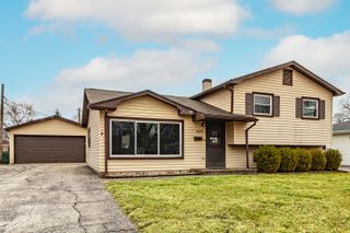 325 N Emerald Avenue, Mundelein, IL 60060