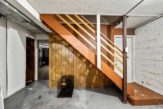 2 E Hillside Avenue, Des Moines, IA 50315