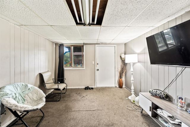2 E Hillside Avenue, Des Moines, IA 50315