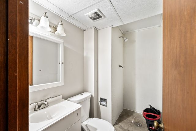 2 E Hillside Avenue, Des Moines, IA 50315