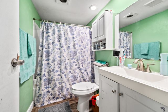 2 E Hillside Avenue, Des Moines, IA 50315