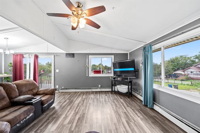 2 E Hillside Avenue, Des Moines, IA 50315
