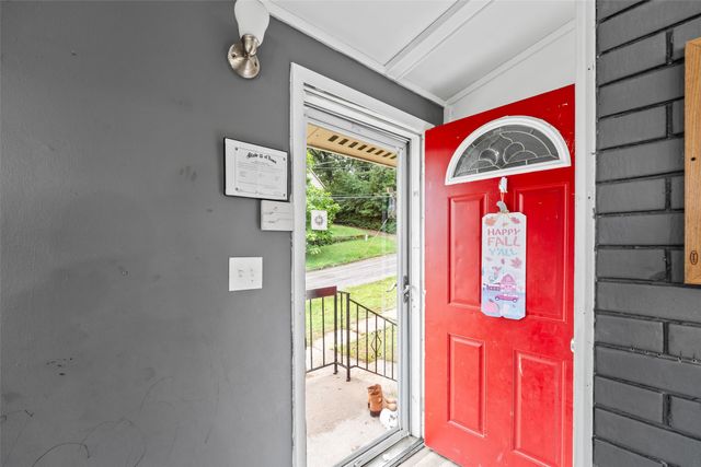 2 E Hillside Avenue, Des Moines, IA 50315