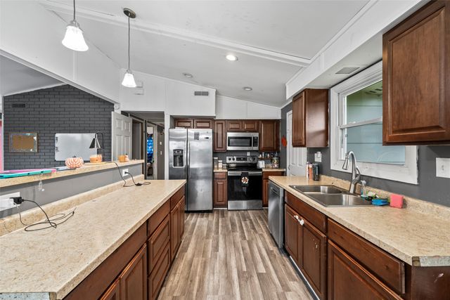 2 E Hillside Avenue, Des Moines, IA 50315