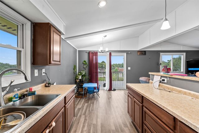 2 E Hillside Avenue, Des Moines, IA 50315
