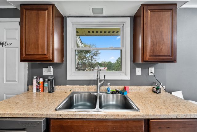 2 E Hillside Avenue, Des Moines, IA 50315