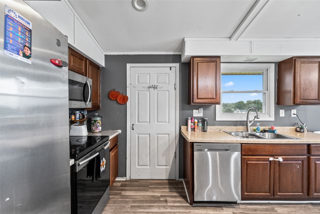2 E Hillside Avenue, Des Moines, IA 50315