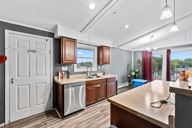 2 E Hillside Avenue, Des Moines, IA 50315