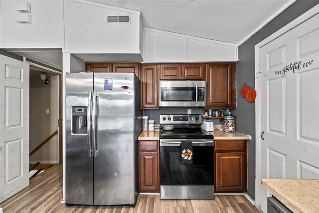 2 E Hillside Avenue, Des Moines, IA 50315