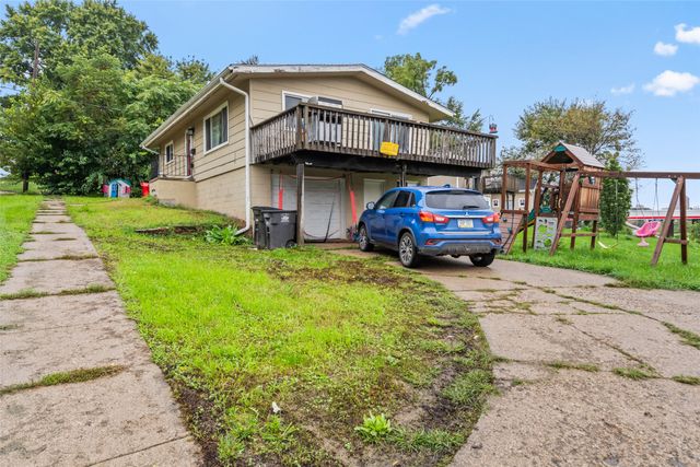 2 E Hillside Avenue, Des Moines, IA 50315