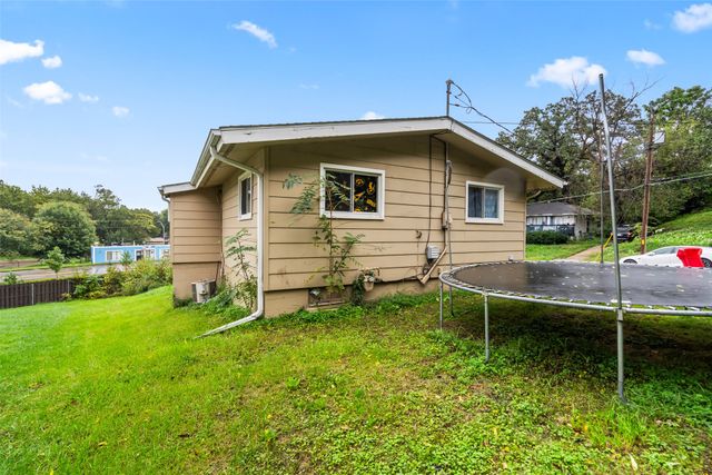 2 E Hillside Avenue, Des Moines, IA 50315
