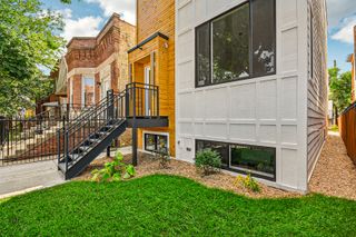932 N Monticello Avenue, Chicago, IL 60651