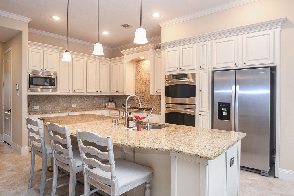 Image 12 of property listing at 26702 Valleyside Drive, Katy, TX 77494