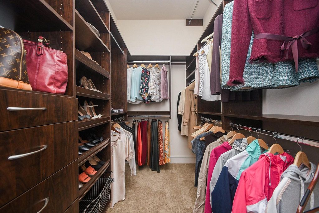 Image 20 of property listing at 26702 Valleyside Drive, Katy, TX 77494