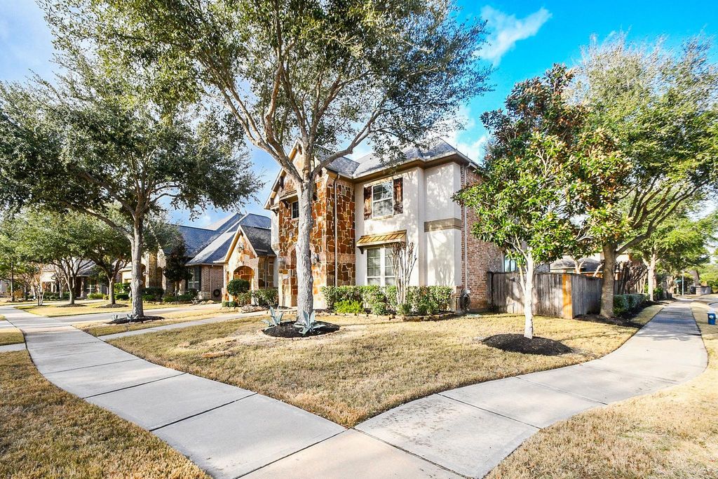 Image 3 of property listing at 26702 Valleyside Drive, Katy, TX 77494