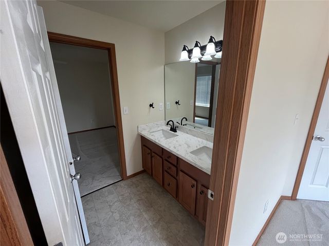 2215 190th Street E, Tacoma, WA 98445