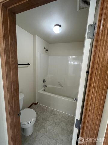 2215 190th Street E, Tacoma, WA 98445
