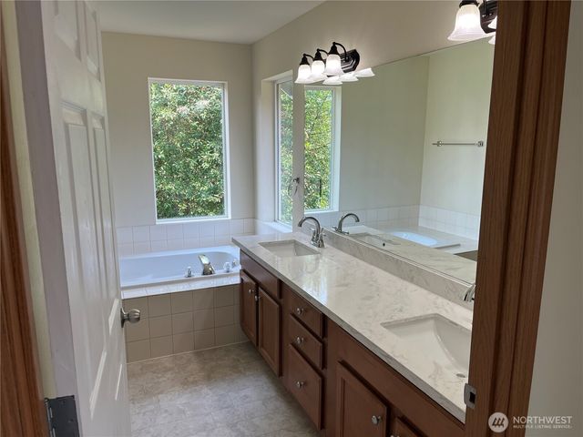 2215 190th Street E, Tacoma, WA 98445