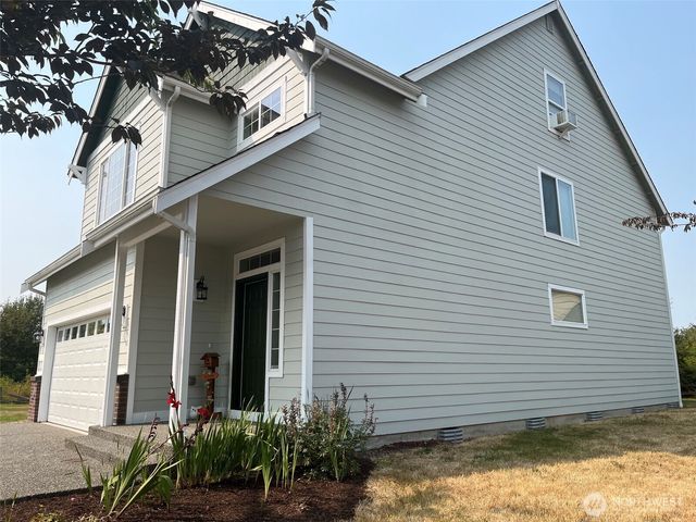 2215 190th Street E, Tacoma, WA 98445